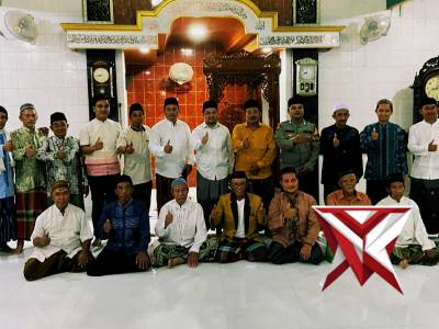 Dekat dengan Warga, Bhabinkamtibmas Desa Ketajen Hadiri Tarawih dan Safari Ramadhan