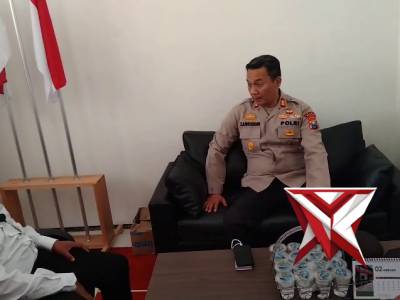 Kapolsek Singosari kunjungan ke Sekolah - PoliceTube