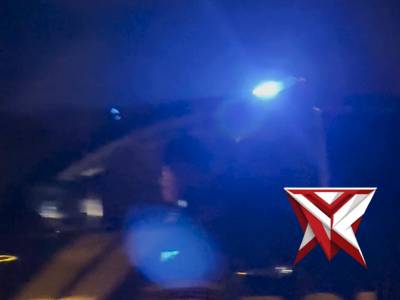 Pamapta Polres OKI membantu pemudik yg pecah ban dijalan