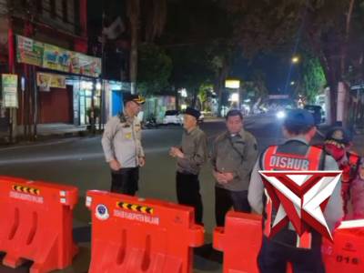 Kapolsek Kepanjen Pantau Situasi PAM di simpang empat Kepanjen