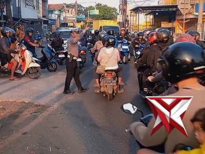 Lantas dan Patroli Polsek Katapang Laksanakan Pengaturan Lalu Lintas Pagi Hari