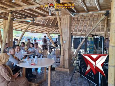 Pers Polresta dan Polsek Teluk segara melaksanakan monitoring kegiatan Zoom Vicon yang dipimpin oleh