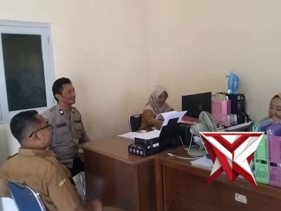 Bhabin Polsek Ujungpangkah Patroli Blusukan Sambang Desa
