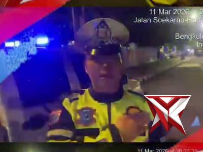 *Patroli Blue Light Satlantas Polresta Bengkulu Amankan Arus Lalin Salat Tarawih*