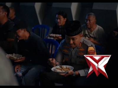 Sahur Gratis Kapolres Kediri Bersama Warga