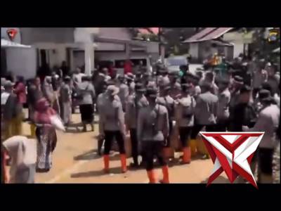 Pembukaan jalan oleh Brimob Nusantara