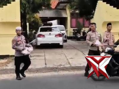 Bagi bagi takjil polsek pasongsongan