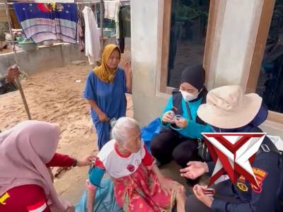 PELAYANAN KESEHATAN KEPADA KORBAN BANJIR BANDANG