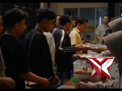 Sahur Gratis Kapolres Kediri Bersama Warga

Kapolres Kediri AKBP Bramastyo Priaji, S.H., S.I.K., M.S