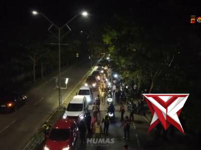 pengamanan pertandingan Indonesia Super League antara Persib Bandung melawan Persik Kediri