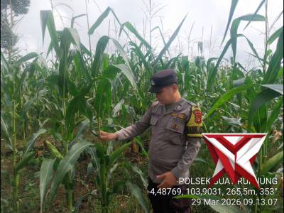 Anggota Babhinkamtibmas Polsek Buay Runjung ,Brigpol Resky putra