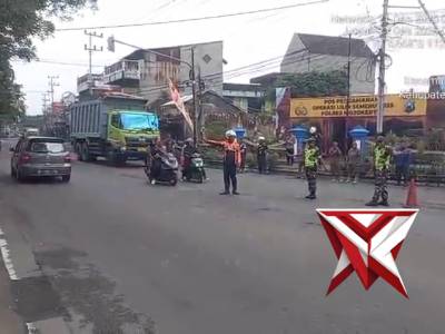 Pamapta Polres bersama Anggota  melaksanakan giat pengecekan dan pengaturan di Pos Pam Taman Mojosar