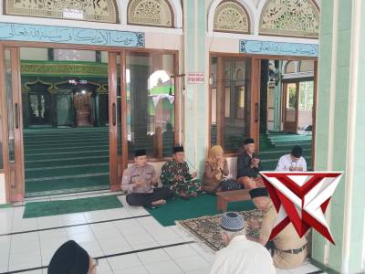 Sinergitas TNI&ndash;Polri dan Forkopimca, Polsek Sumbersuko Laksanakan Safari Sholat Dzuhur Keliling - PoliceTube