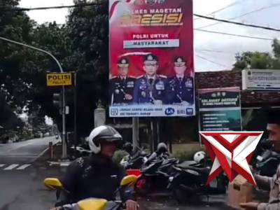 Day 13 Satlantas Polres Magetan Membagikan Takjil di depan Mako Polres Magetan di Bulan Suci Ramadh