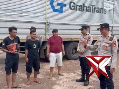 Himbauan Polsek Mesuji kepada  kendaraan sumbu 3  untuk mematuhi jam operasional.