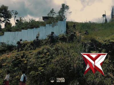 Langkah kaki menyusuri kampung, sapaan hangat untuk anak-anak negeri.