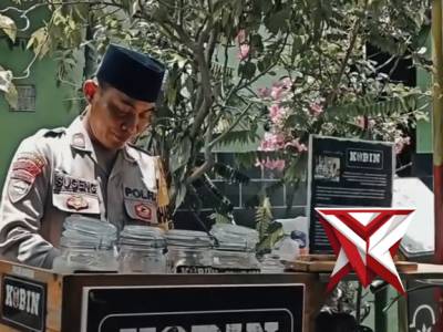 Di sudut permukiman, aroma kopi hangat merebak.