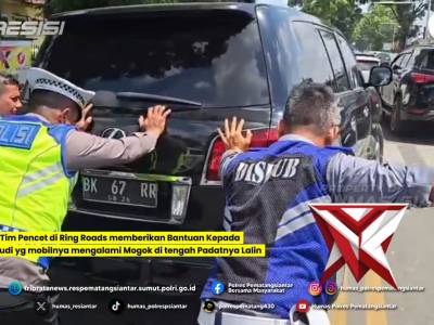 Personil Tim Pencet di Ring Roads memberikan Bantuan Kepada Pengemudi yg mobilnya mengalami Mogok