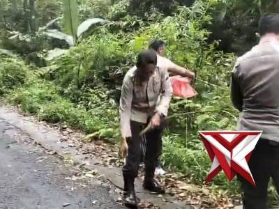 PENGECEKAN DAN PEMASANGAN TANDA RAWAN DI JALAN YANG RUSAK MENUJU KAWASAN WISATA RANUPANI
