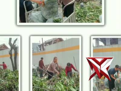 Bhabinkamtibmas Polsek Baleendah Polresta Bandung melaksanakan kerja bakti bersama warga