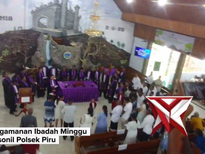 PENGAMANAN IBADAH MINGGU PAGI OLEH PERSONIL POLSEK PIRU