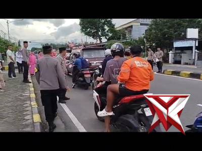 Berbagi di bulan penuh berkah. ?

Polsek Sukomoro bersama Bhayangkari membagikan takjil kepada para