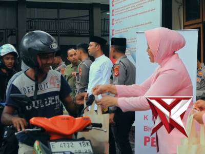 Berbagi Takjil Untuk Bersama Polres Kuningan
