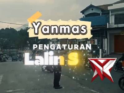 Personel Polsek Cileunyi melaksanakan kegiatan pengaturan lalu lintas di sejumlah titik rawan