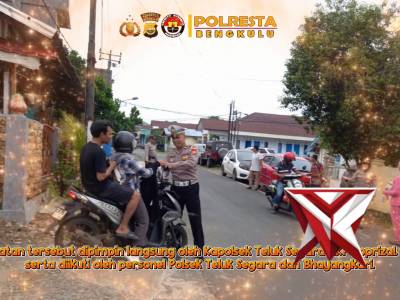 Pererat Kedekatan dengan Warga, Polsek Teluk Segara Bersama Bhayangkari Berbagi Takjil di Wil Hukum