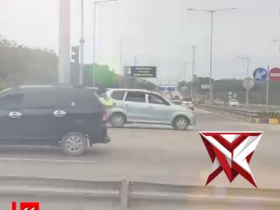 Polisi Hadir Disaat Pengendara Mengalami Mogok Di Tol Baleno