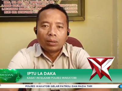 Sat Intelkam Polres Wakatobi Bersama Ikatan Mahasiswa Muhammadiyah berbebagi Ratusan Takjil