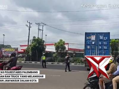 Putar balik truk kontainer - PoliceTube