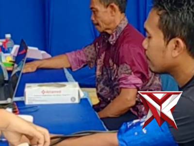 Satuan Lalu Lintas melaksanakan kegiatan Ramp Check dan pemeriksaan kesehatan kepada sopir bus - PoliceTube