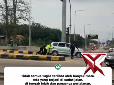 POLISI HADIR SAAT PENGENDARA MENGALAMI MOGOK DI PINTU TOL