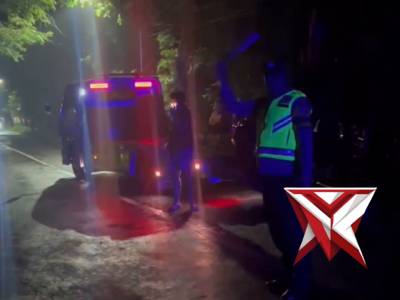 Respon cepat Anggota Polsek Sukomoro Polres Magetan datangi laka lantas di Jalan Raya Maospati Maget