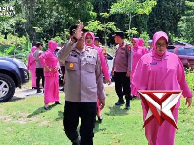 Polsek Sukajaya Polres Sabang menyalurkan bantuan sosial berupa paket sembako