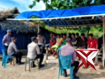 Personel polsek kisar melaksanakan patroli penyuluhan kepada nelayan tentang cuaca buruk & gelombang