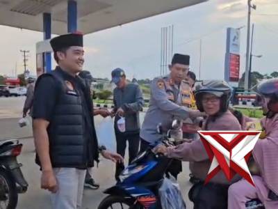 Polres Musi Rawas berbagi takjil kepda pengedara