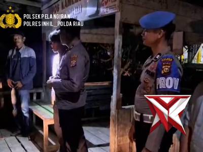 Kapolsek Pelangiran beserta Personil melaksanakan giat Rutin Pengecekan sat kamling - PoliceTube