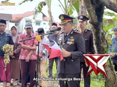 KAPOLRES PROBOLINGGO MEMIMPIN LANGSUNG UPACARA PEMAKAMAN ANGGOTA POLRES PROBOLINGGO