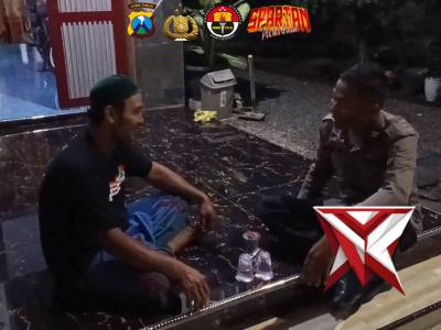 Patroli menyampaikan imbuhan keamanan - PoliceTube