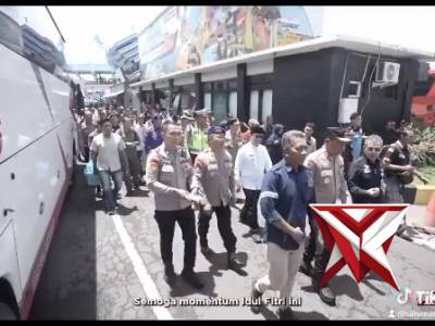 Kapolda Jawa Timur beserta seluruh jajaran, mengucapkan Selama Hari Raya Idul Fitri 1447 H