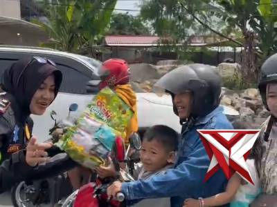 Sat Lantas Polres Pandeglang berbagi Hampers Lebaran