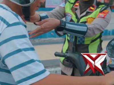 Ramadhan Penuh Kepedulian, Satlantas Polresta Bengkulu Bagikan Takjil dan Edukasi untuk Pengendara