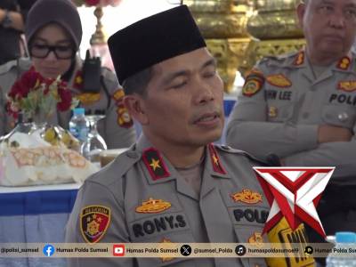 Safari Ramadhan, Wakapolda Sumsel Pererat Silaturahmi dan Salurkan Bansos di Kota Prabumulih

PRABUM