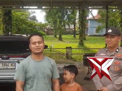 *Tim Patroli Polsek BTS Ulu Bantu Pemudik Pecah Ban*