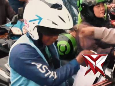 Kapolri membagikan takjil