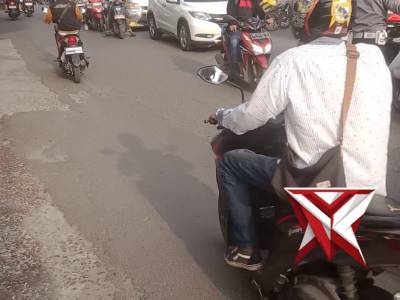 Pengaturan lalin di simpang tiga Lebak gelora - PoliceTube