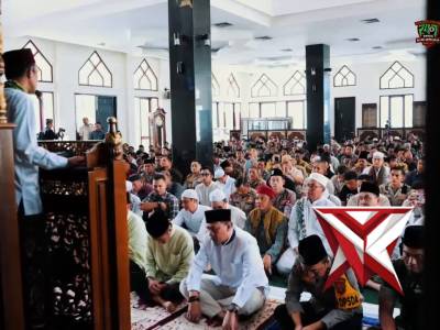 Menjemput Kemuliaan dalam Pengabdian: Momen Khusyuk Kapolda Sumsel & UAS di Masjid Assa&rsquo;adah