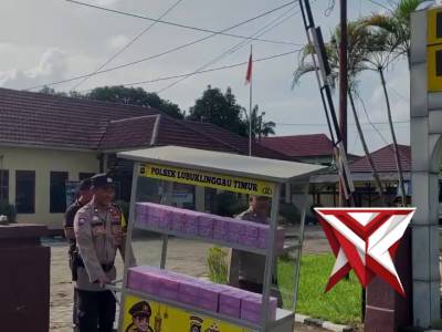 Dari Hati untuk sesama: Berbagi Berkah di Depan Mapolsek! ??